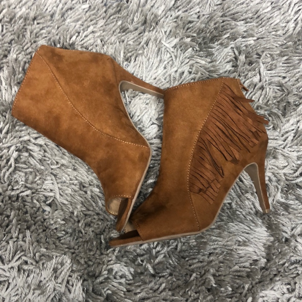 New Directions peep toe fringe booties...size7.5